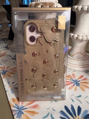 Micase Leather Floral Stud Phone Case - Gold i phone 16 plus